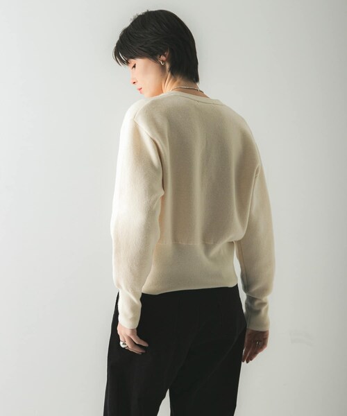 URBAN RESEARCH（アーバンリサーチ）の「ウールカシミヤショルダーパッドカーディガン（カーディガン/ボレロ・レディース・GRAY/BLACK/OFF・FREE）」の8枚目の写真