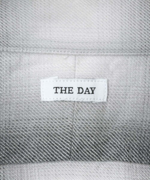 URBAN RESEARCH（アーバンリサーチ）の「THE DAY　OMBRE PLAID SHIRT（シャツ/ブラウス・メンズ・BLK/WHT・1/2）」の8枚目の写真