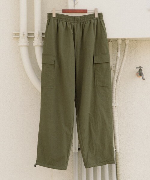 ITEMS URBANRESEARCH(アイテムズ アーバンリサーチ)の「『XLサイズあり』『セットアップ対応』撥水ナイロングログラン裏フリースカーゴ(その他パンツ・メンズ・KHK/BLK/BEG・M/L/XL)」の4枚目の写真