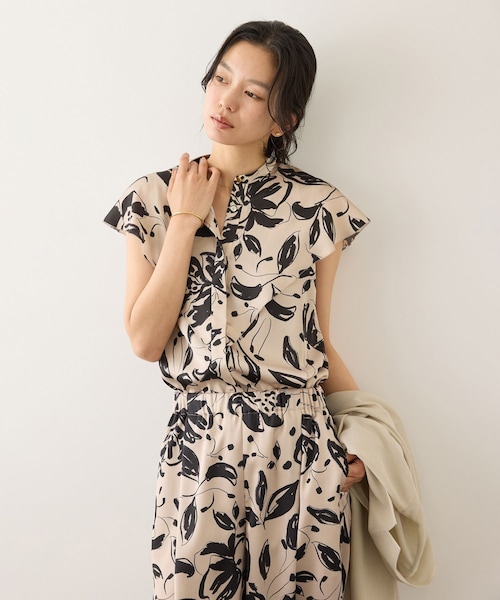 ROPE'（ロペ）の「【DEVEAUX(デヴォー)】フラワープリントドレープカラーブラウス/セットアップ対応（シャツ/ブラウス・レディース・ブラック系/ベージュ系・F）」の18枚目の写真