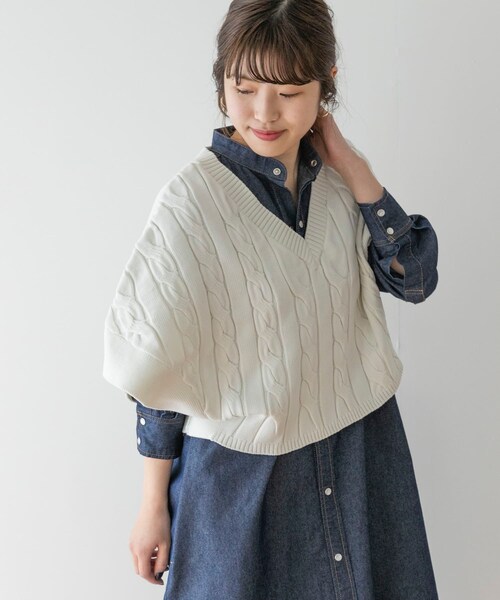 ITEMS URBANRESEARCH（アイテムズ アーバンリサーチ）の「アシンメトリーケーブルニットベスト（ベスト・レディース・WHITE/PINK BEIGE/KHAKI GRAY・one）」の8枚目の写真