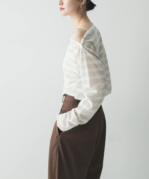 URBAN RESEARCH(アーバンリサーチ)の「マルチボーダー2WAYカットソー(Tシャツ/カットソー・レディース・RED/BEIGE/OFF WHITE・Free)」の17枚目の写真