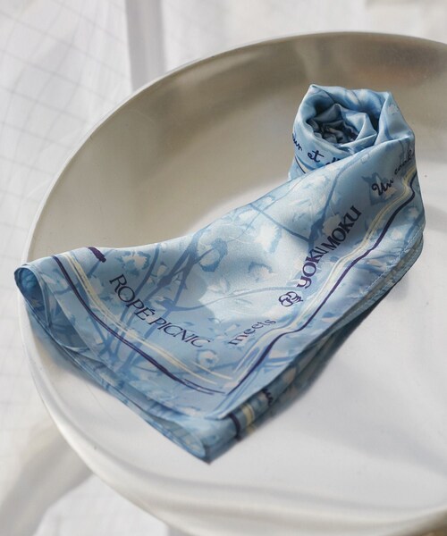 ROPE' PICNIC（ロペピクニック）の「【YOKU MOKU/ヨックモック×ROPE' PICNIC】フラワーグラデーションスカーフ（バンダナ/スカーフ・レディース・キナリ/ブルー系・F）」の7枚目の写真