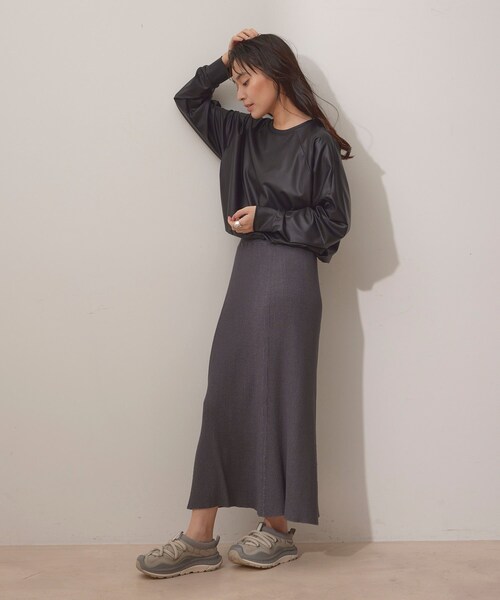 NERGY（ナージー）の「【イージーケア】Synthetic Leather クロップド丈プルオーバー（その他トップス・レディース・ブラック・F）」の4枚目の写真