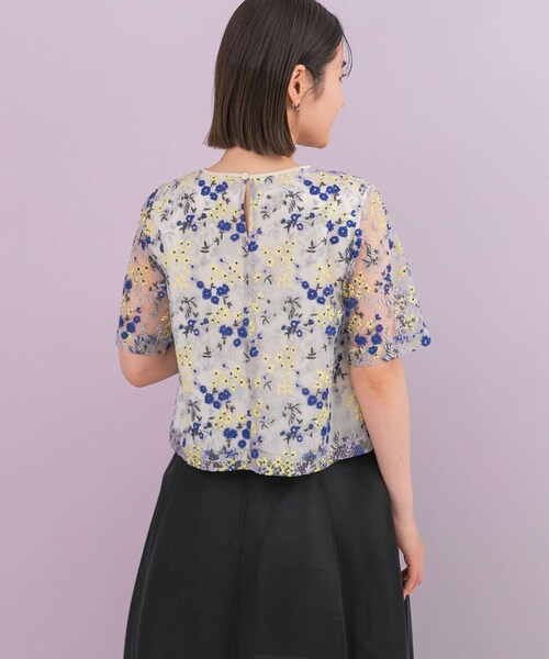 URBAN RESEARCH ROSSO（アーバンリサーチロッソ）の「フラワー刺繍セミシアーブラウス（シャツ/ブラウス・レディース・BLUE×YEL・Free）」の7枚目の写真