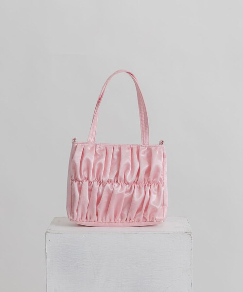 KBF（ケイビーエフ）の「サテンギャザーハンドBAG（ハンドバッグ・レディース・IVORY/BLUE/PINK・one）」の3枚目の写真