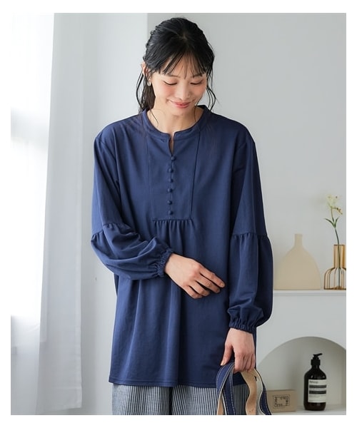 nissen（ニッセン）の「＜大きいサイズ＞美ラクRUタッチふんわり袖ギャザーチュニック（汗染み防止・UVカット）（チュニック・レディース・黒/ダークグリーン/マホガニーレッド/ネイビー・L/LL/3L/4L/5L/6L/8L/10L）」の3枚目の写真