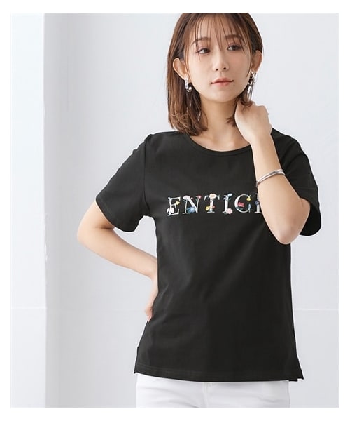 nissen（ニッセン）の「【ひんやりコットン】プリントTシャツ（綿１００％・接触冷感・UVカット）（選べる柄）＜大きいサイズ有＞（Tシャツ/カットソー・レディース・クールロゴ:オフホワイト/クールロゴ:黒/カーブロゴ:チャコールグレー/[在庫限り]カーブロゴ:アイス杢/ブロックデザインロゴ:アイス杢/ドロップ:ブロックデザインロゴ:ネイビー/[在庫限り]ハチドリ:グレージュ/[在庫限り]看板ネコ:モーブピンク/[在庫限り]看板ネコ:グレージュ/[在庫限]リラックス猫スモーキーブルー/5匹のハリネズミ:ピスタチオ/カラフルフラワーロゴ:黒/[在庫限]ハンギングフラワー:ラベンダー/[在庫限り]雑貨フラワー:ミントブルー/大人ロゴ:オフホワイト/レタリングロゴ:チャコールグレー/フレンチロゴ:グレージュ/ほのぼのネコ:ミント/ワンポイントネコ:ブルー/草花:ピンクベージュ/大人ロゴ:黒/筆記ロゴ:黒/雑貨:ダークミント/パイナップル:チャコールグレー/ラビット:ダークピンク/黒ネコ:ソフトブルー/日々ネコ:オートミール・S/M/L/LL/3L/4L/5L/6L/8L/10L）」の4枚目の写真
