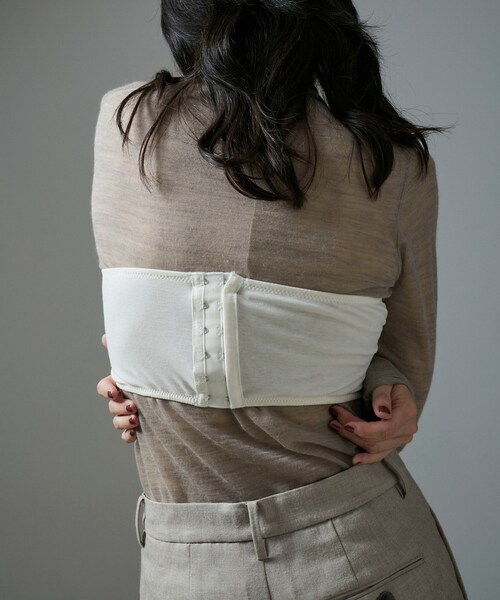 ADAM ET ROPE'（アダムエロペ）の「アセテートサテンベアトップ（チューブトップ・レディース・ブラック/オフホワイト・M/S）」の7枚目の写真