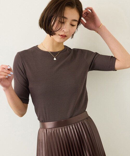 ROPE'（ロペ）の「コンフォートリブハーフスリーブカットソー(5分袖)/イージーケア・接触冷感（Tシャツ/カットソー・レディース・ブラック/ブラウン/サックス・F）」の2枚目の写真