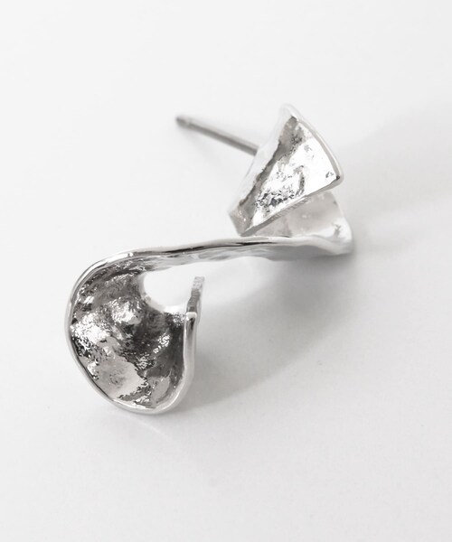 URBAN RESEARCH DOORS（アーバンリサーチドアーズ）の「ツイストプレートピアス∴（ピアス（両耳用）・レディース・SILVER/GOLD・one/One）」の5枚目の写真