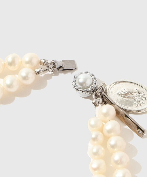 ADAM ET ROPE'（アダムエロペ）の「【TENDER PERSON/テンダー パーソン】GRANDMA PEARL TWIN NECKLACE（ネックレス・メンズ・ホワイト・F）」の4枚目の写真