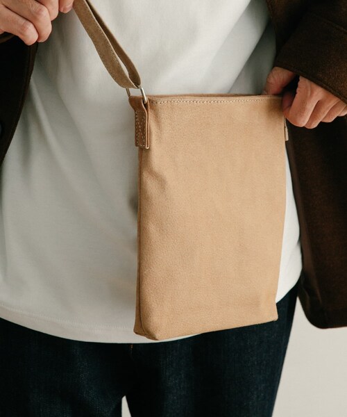 ITEMS URBANRESEARCH（アイテムズ アーバンリサーチ）の「PIG LEATHER ミニショルダーバッグ（ショルダーバッグ・メンズ・BLK/BEG/GRY・-）」の21枚目の写真