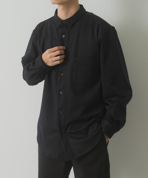 ITEMS URBANRESEARCH(アイテムズ アーバンリサーチ)の「360°stretchカットソーシャツ(シャツ/ブラウス・メンズ・OFF/DARK NAVY・M/L)」の2枚目の写真