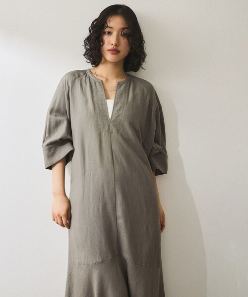 ADAM ET ROPE'(アダムエロペ)の「【WEB限定】・【新色追加】リネンボリュームスリーブワンピース(ワンピース・レディース・ブラック/ライトグレー/ベージュ系/ブルー・F)」の14枚目の写真