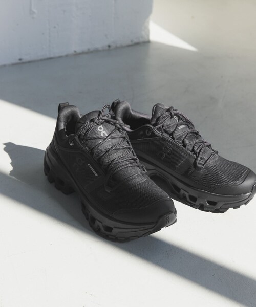 URBAN RESEARCH DOORS(アーバンリサーチドアーズ)の「On CLOUD ROCK LOW WP(スニーカー・レディース・BLK/BLK・23.5/24/24.5/25/25.5)」の4枚目の写真