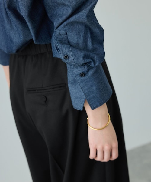 ROPE'（ロペ）の「トリアセツイル ワンタックイージーワイドパンツ(デニムライク)/イージーケア・セットアップ対応（スラックス・レディース・ブラック/ネイビー系・36/38/40）」の10枚目の写真