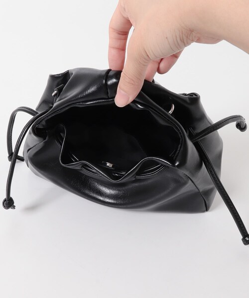 KBF（ケイビーエフ）の「巾着ワンハンドルミニBAG（ハンドバッグ・レディース・BLACK/BROWN・One）」の8枚目の写真