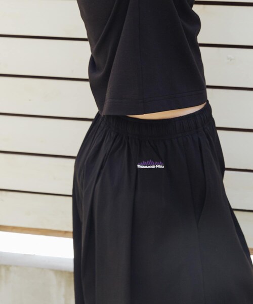 URBAN RESEARCH(アーバンリサーチ)の「『撥水/吸水速乾/UVカット』『別注』THOUSAND MILE×URBAN RESEARCH MID LENGTH TUCK PANTS(その他パンツ・レディース・BLACK・Free)」の5枚目の写真
