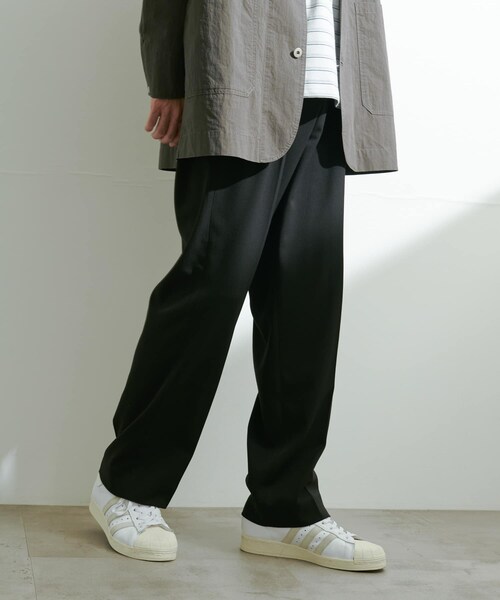 URBAN RESEARCH DOORS(アーバンリサーチドアーズ)の「『UR TECH』完声2タックワイドトラウザー(その他パンツ・メンズ・GREIGE/CHARCOAL/BLACK・S/M/L)」の14枚目の写真