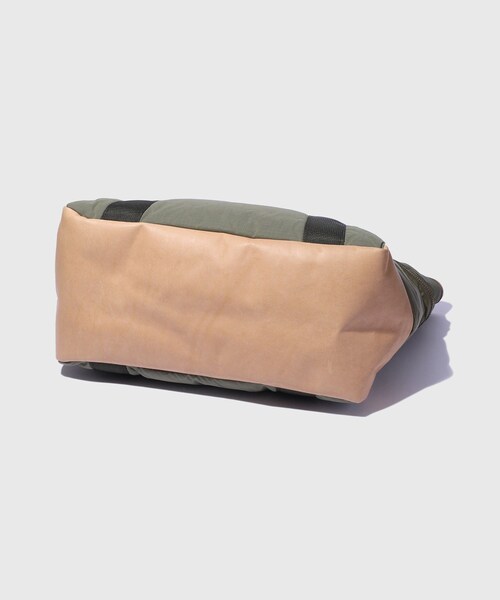 ADAM ET ROPE'（アダムエロペ）の「【MINNESSAK/ミネサック】Tote（トートバッグ・メンズ・ブラック/オリーブ・F）」の6枚目の写真