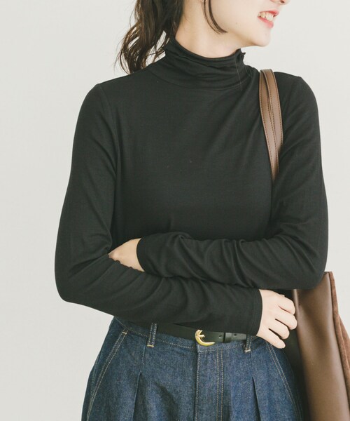 ITEMS URBANRESEARCH（アイテムズ アーバンリサーチ）の「リブタートルネックカットソー（Tシャツ/カットソー・レディース・OFF/BLK/MTD・FREE）」の15枚目の写真