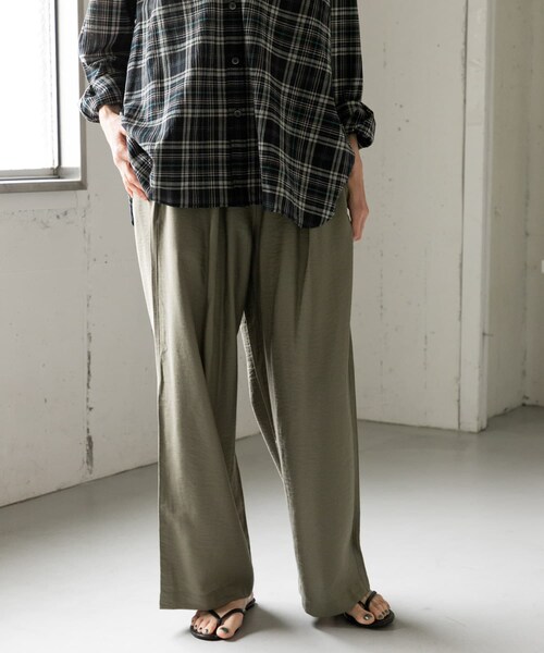 URBAN RESEARCH DOORS(アーバンリサーチドアーズ)の「FORK&SPOON レーヨンナイロンツイルイージーパンツ(その他パンツ・レディース・CHARCOAL/REDBROWN/KHAKI・1/2)」の15枚目の写真