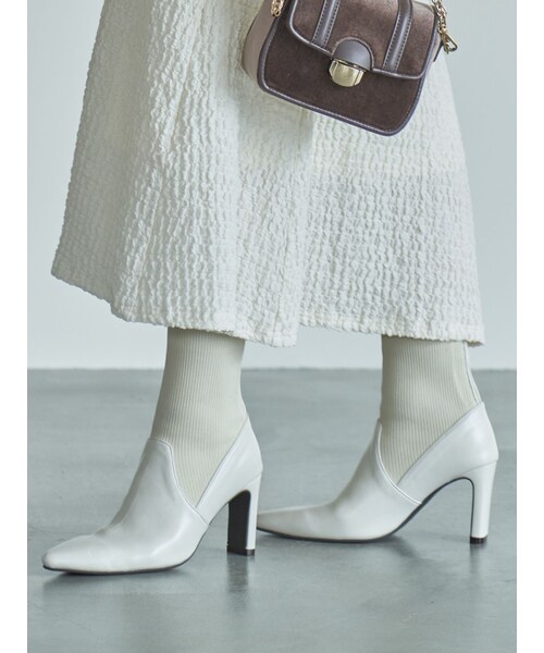RESEXXY（リゼクシー）の「ポインテッドトゥソックスブーツ（ブーツ・レディース・アイボリー/ブラック・S/M/L）」の5枚目の写真