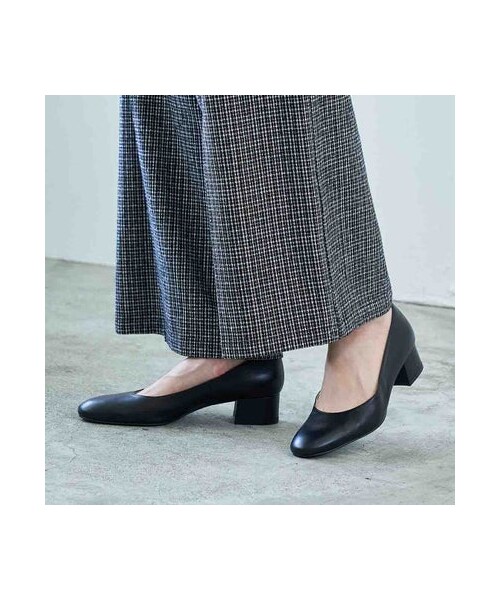 carino（カリーノ）の「【数量限定】ラウンドトゥプレーンパンプス （パンプス・レディース・BL/CLA/DBRA/OK・225/22.5cm/230/23cm/235/23.5cm/240/24cm/245/24.5cm）」の6枚目の写真