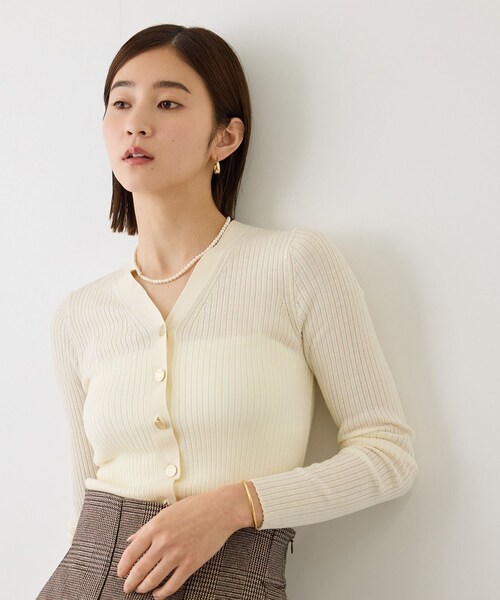 ROPE'（ロペ）の「ワイドリブ金ボタンVネックカーディガン【J'aDoRe・一部店舗限定サイズ】（ニット/セーター・レディース・ブラック/オフホワイト/キャメル/ピンク/ワイン・36/38）」の17枚目の写真