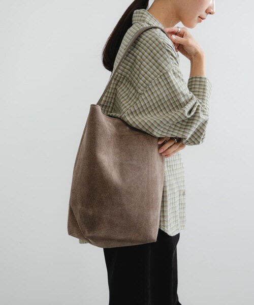 URBAN RESEARCH（アーバンリサーチ）の「ワンハンドルスウェードトートバッグ（トートバッグ・レディース・GREGE/D.BROWN・-0）」の19枚目の写真