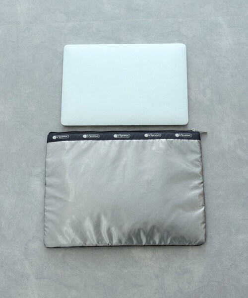 ADAM ET ROPE'（アダムエロペ）の「【LeSportsac for ADAM ET ROPE'】別注 MOBILE POUCH（ポーチ・レディース・シルバー・F）」の16枚目の写真