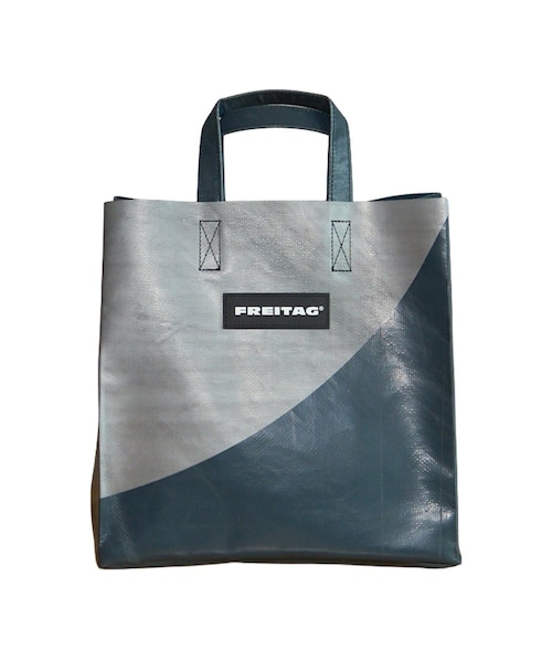bonjour records(ボンジュールレコーズ)の「FREITAG/フライターグ SONNY SHOPPING BAG SMALL(トートバッグ・レディース・ブラック/ブラック系/スミクロ/チャコール/グレー/ライトグレー/グレー系/ホワイト/キャメル/キャメル系/ベージュ/グリーン・F)」の9枚目の写真