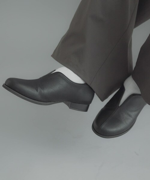 SENSE OF PLACE by URBAN RESEARCH（センスオブプレイスバイアーバンリサーチ）の「センタースリットスリッポンシューズ（スリッポン・メンズ・BLACK・26.5/27.5）」の7枚目の写真