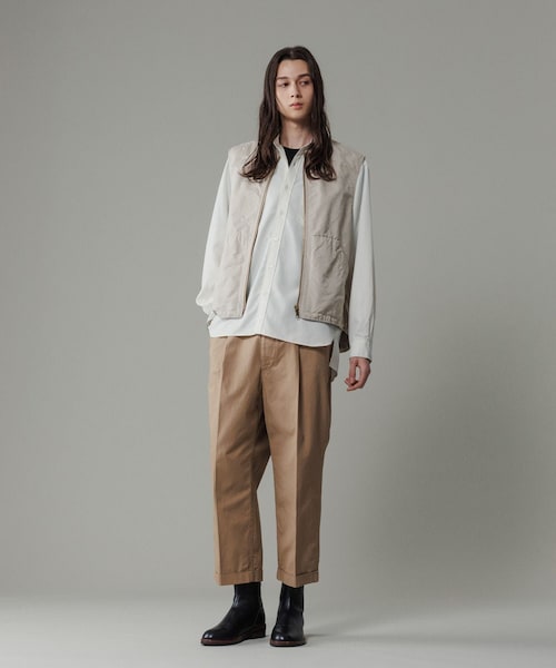 ADAM ET ROPE'(アダムエロペ)の「【撥水】ワンプリーツ クロップドシルエット チノパンツ(チノパンツ・メンズ・ベージュ/カーキ/ネイビー・L/M)」の15枚目の写真