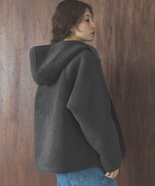 URBAN RESEARCH Sonny Label（アーバンリサーチサニーレーベル）の「ムートンリバーシブルフーディーコート（ムートンコート・レディース・CCLxCCL/IVOxBEG/OFF×CAM・36/38）」の3枚目の写真