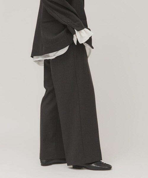 KBF（ケイビーエフ）の「ワンタックミニマルパンツ（その他パンツ・レディース・MOSS GRAY/CHARCOAL・36/38）」の9枚目の写真