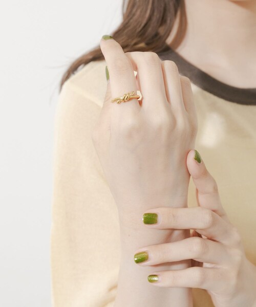 SMELLY（スメリー）の「ステンレスロールリング（リング・レディース・GLD・12）」の4枚目の写真