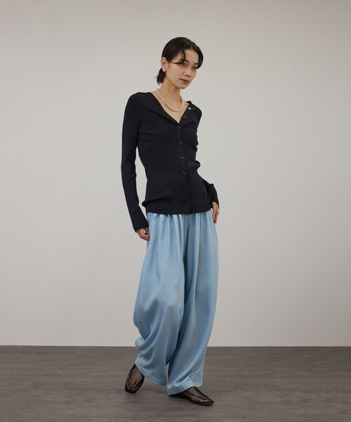 ADAM ET ROPE'(アダムエロペ)の「デニムライクタックフォルムワイドパンツ / セットアップ対応(その他パンツ・レディース・ブルー系/サックス・M/S)」の8枚目の写真