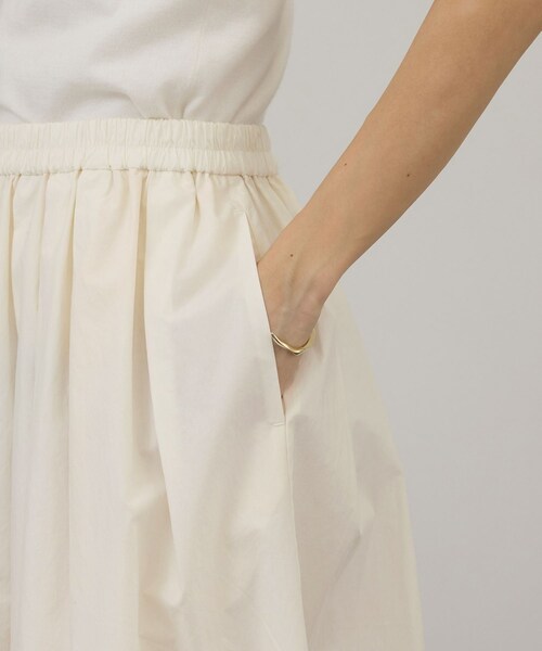 ADAM ET ROPE'（アダムエロペ）の「コーティングギャザータックスカート / セットアップ対応（スカート・レディース・ホワイト/ネイビー系・F）」の12枚目の写真