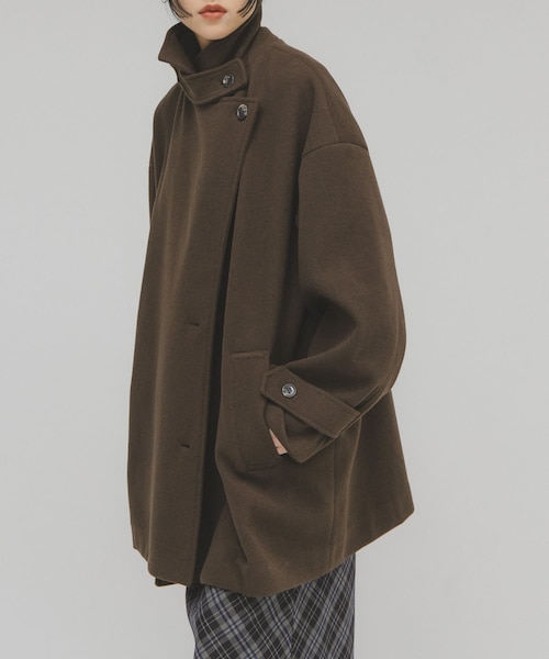 KBF（ケイビーエフ）の「BIGカラーミドルコート（テーラードジャケット・レディース・FOG BEIGE/BROWN/BLACK・one）」の2枚目の写真