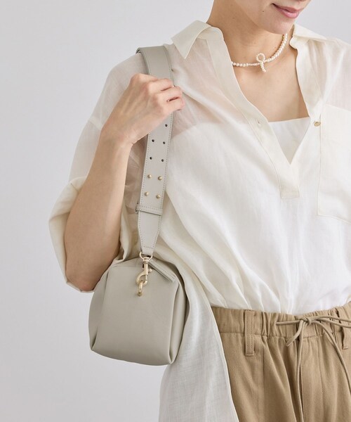ADAM ET ROPE'(アダムエロペ)の「【WEB限定】ワイドベルトボックスショルダー(ショルダーバッグ・レディース・ブラック/グレー系・F)」の7枚目の写真