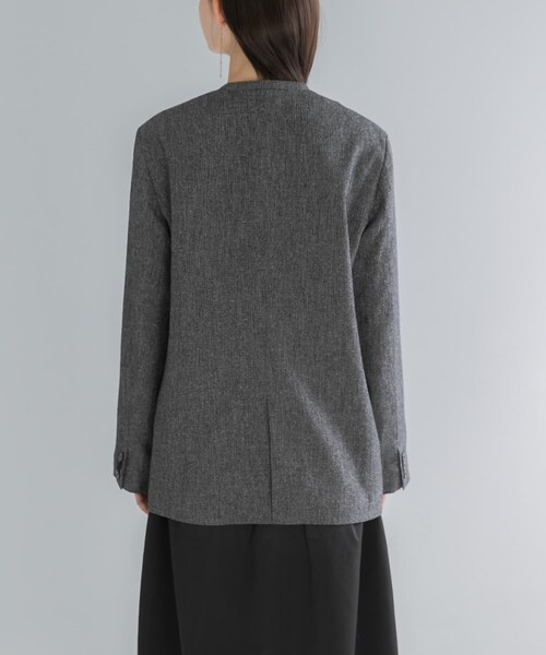 URBAN RESEARCH ROSSO（アーバンリサーチロッソ）の「シルクネップVネックジャケット（ノーカラージャケット・レディース・BLACK/BROWN・36/38）」の4枚目の写真
