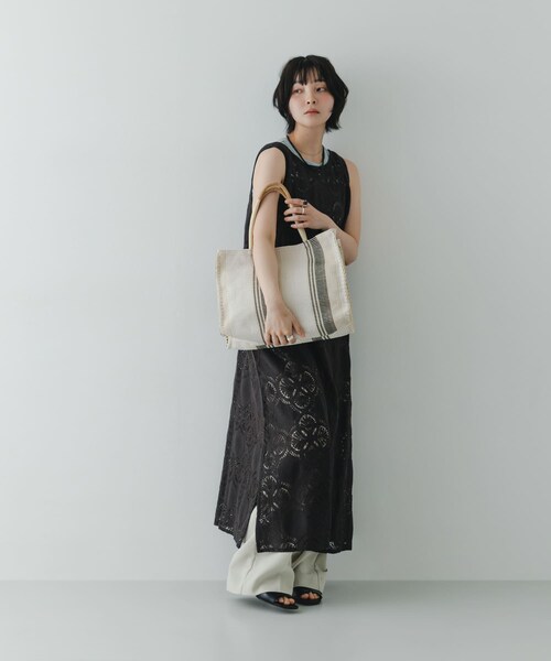 RODE SKO（ロデスコ）の「ストライプ編み込みトートバッグ（トートバッグ・レディース・OFF WHITE/NAVY・One）」の9枚目の写真