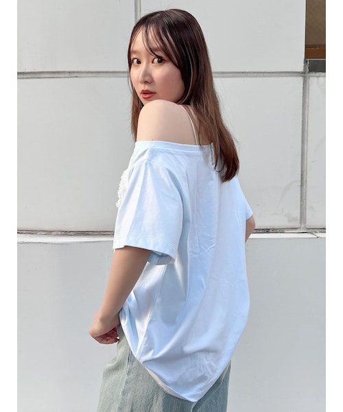 dazzlin（ダズリン）の「ワンショルフリルリボンビッグTシャツ（Tシャツ/カットソー・レディース・オフホワイト/チャコールグレー/ブルー・F）」の3枚目の写真