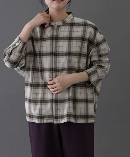 URBAN RESEARCH DOORS（アーバンリサーチドアーズ）の「FORK&SPOON　ブラッシュドチェックシャツ（シャツ/ブラウス・レディース・BLACK CHK/BEIGE CHK・1）」の2枚目の写真