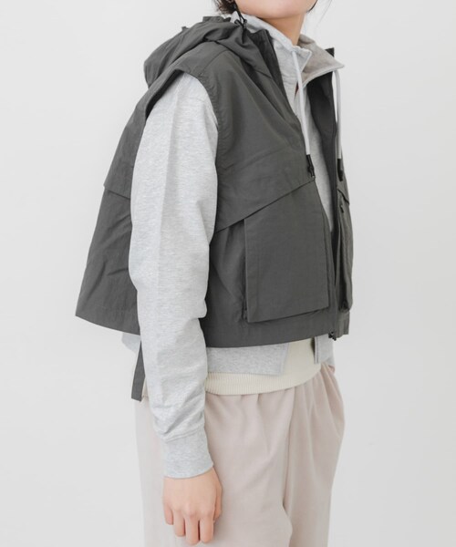 EKAL（エカル）の「『URTECH』ナイロンタッサー ベスト（ベスト・レディース・グラファイト/ネイビー・One）」の8枚目の写真