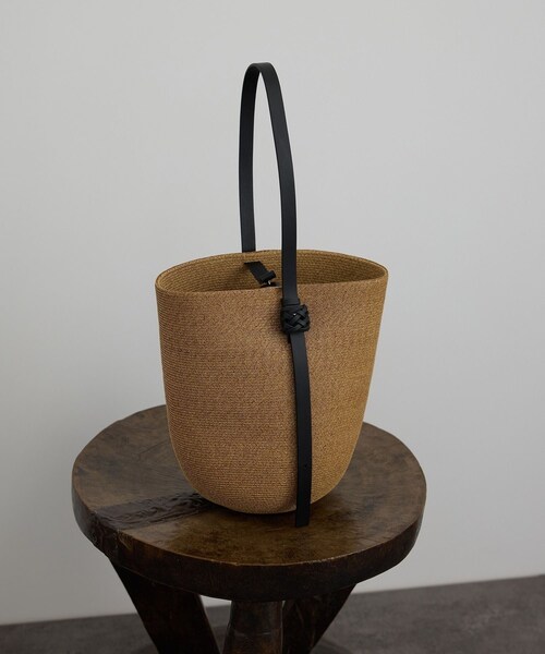 ADAM ET ROPE'(アダムエロペ)の「【J'aDoRe・一部店舗限定】【KAMARO'AN(カマロアン)】Koreng Bucket Bag(かごバッグ・レディース・キナリ・F)」の2枚目の写真