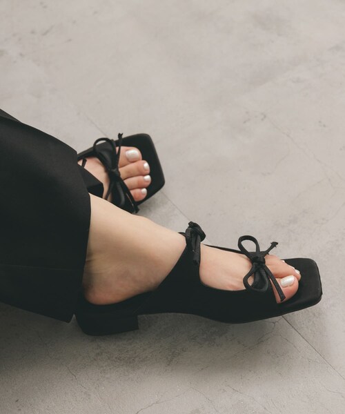 KBF（ケイビーエフ）の「サテンリボンミュール（サンダル・レディース・BLUE/BLACK・37/38）」の9枚目の写真