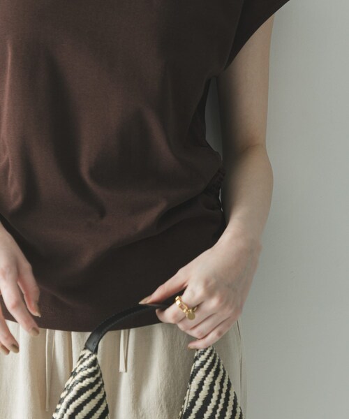 URBAN RESEARCH(アーバンリサーチ)の「サイドギャザーカットソー(Tシャツ/カットソー・レディース・OFF WHITE/BLACK/BROWN・Free)」の22枚目の写真